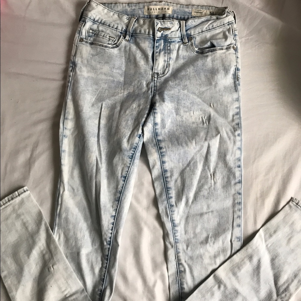 Light washed low rise skinny jeans